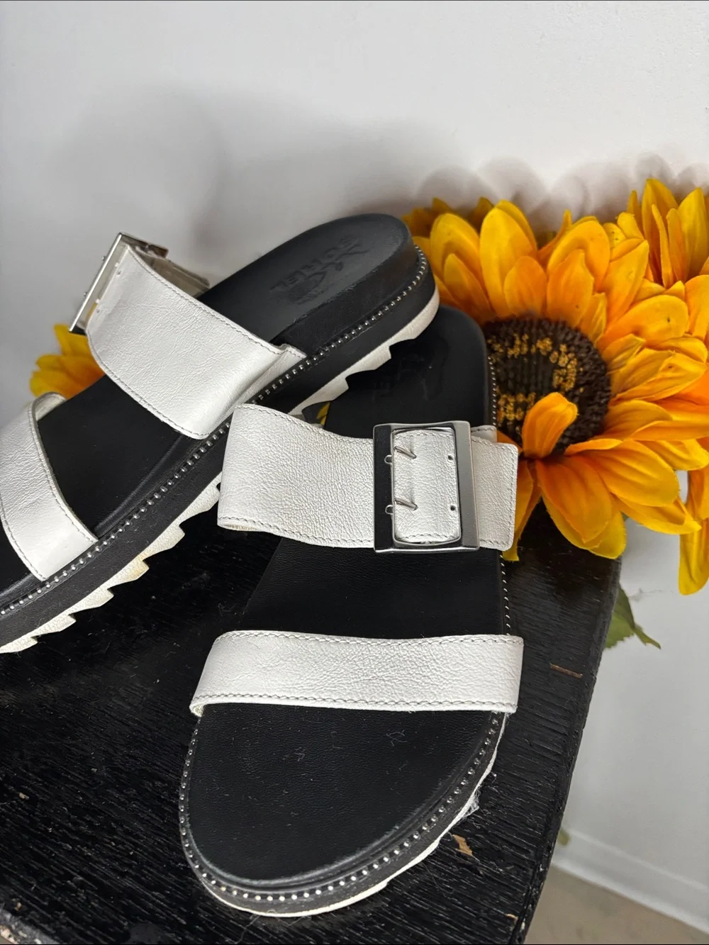 SOREL ROAMING BUCKLE SLIDES WOMEN'S Size 7.5